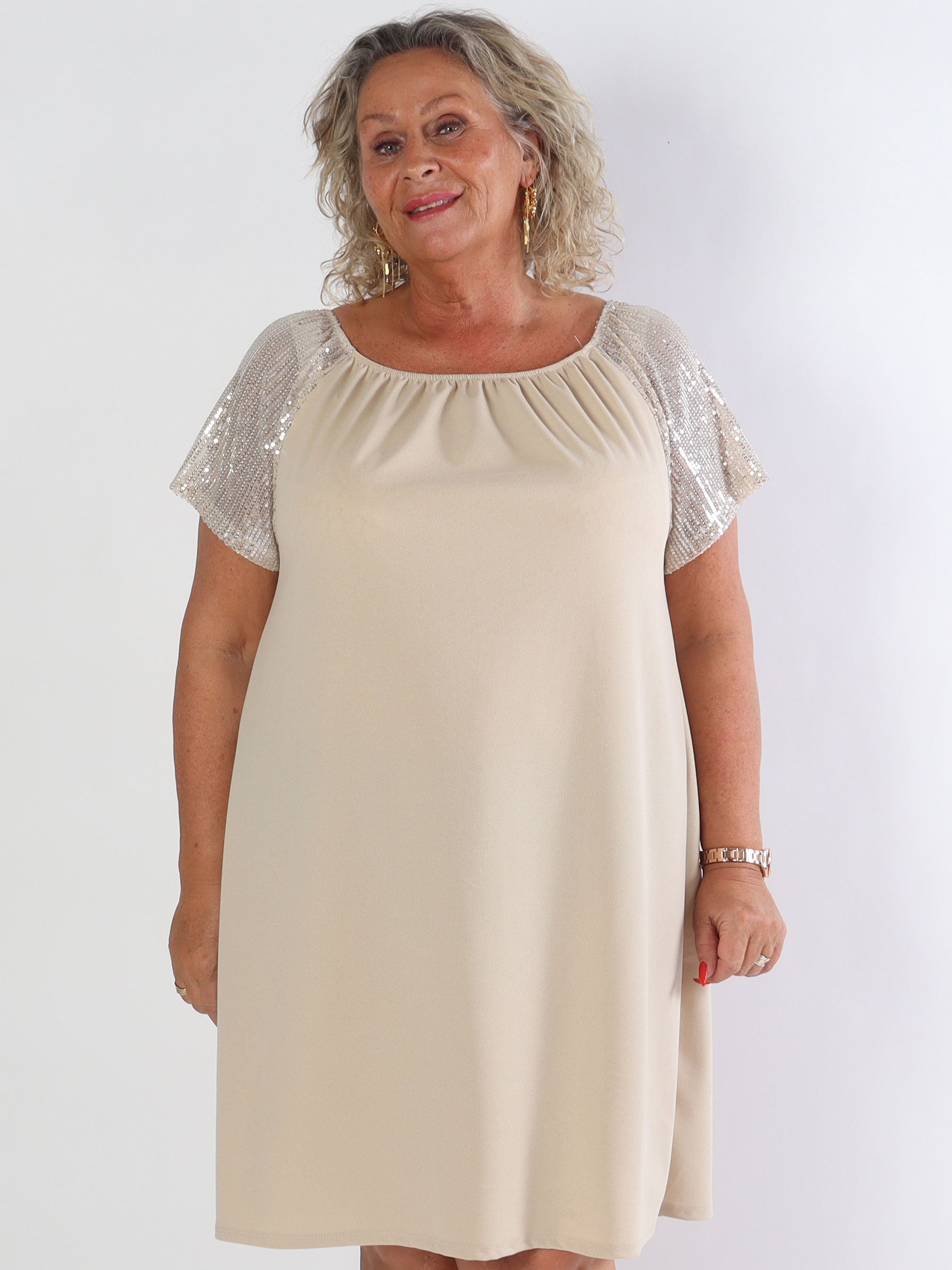 Kim - Sød elastisk plus size kjole med pailletærmer